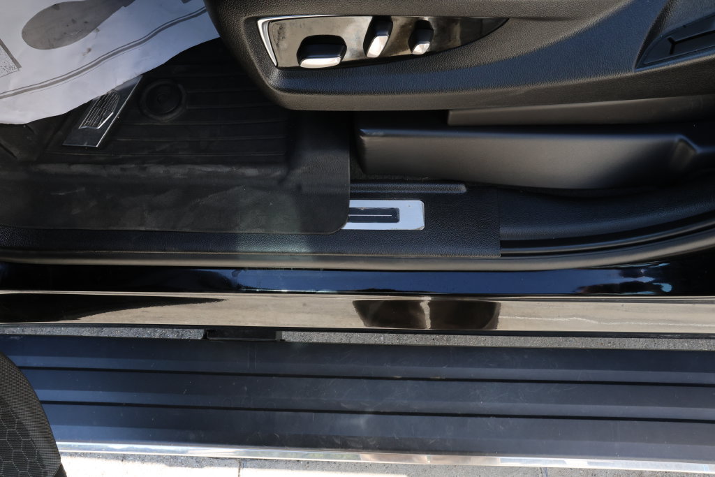 Used 2019 Cadillac Escalade ESV Premium Luxury AWD/4WD image 12
