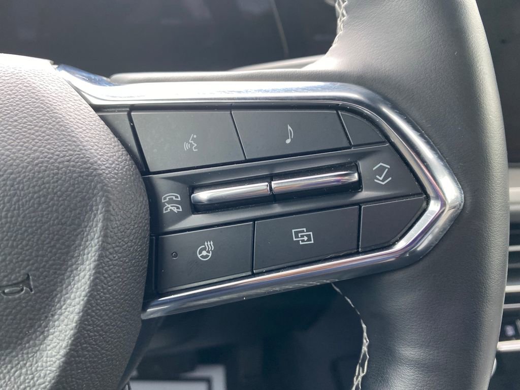 Used 2024 Chevrolet Traverse LT w/ LPO, Floor Liner Package FWD image 27