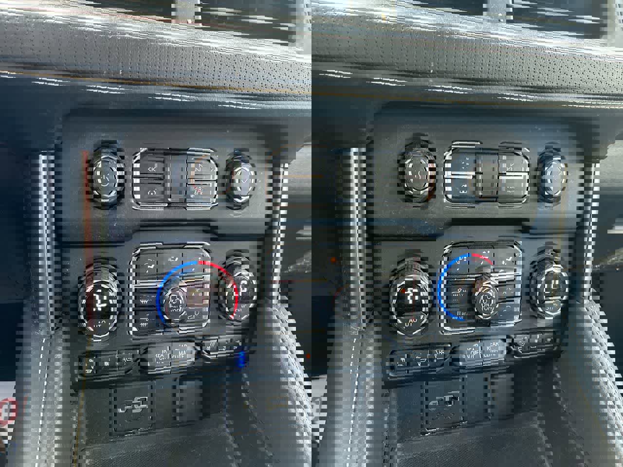 Used 2021 Chevrolet Tahoe Premier w/ Premium Package image 18