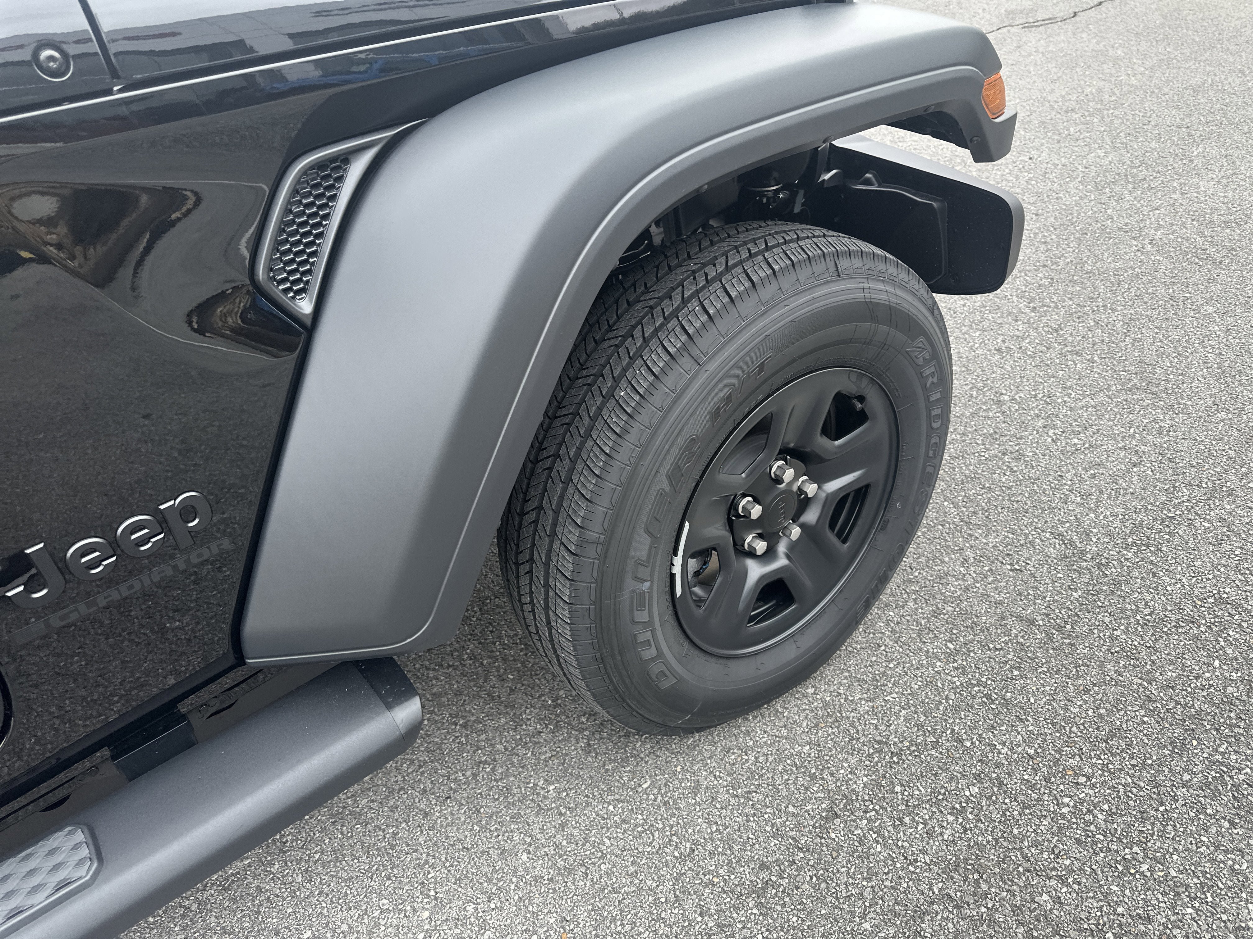 New 2026 Jeep Gladiator Sport AWD/4WD image 30
