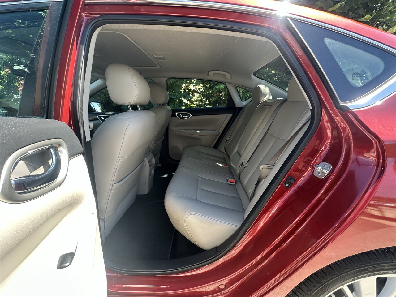 Used 2015 Nissan Sentra SL w/ SL Premium Package FWD image 50