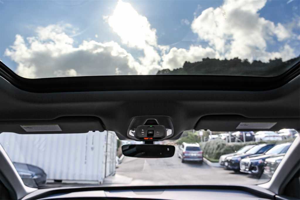 Used 2025 Audi Q6 e-tron Premium w/ Convenience Package image 12