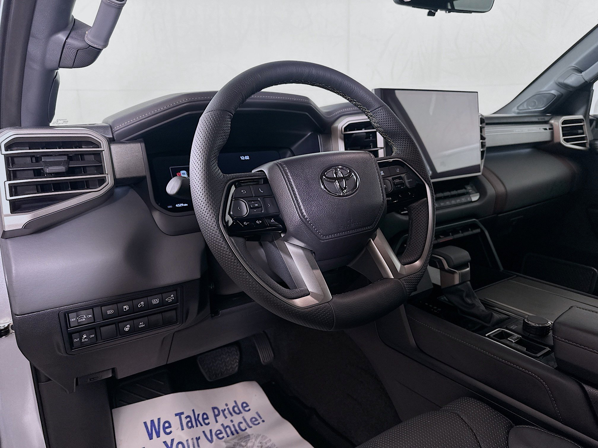 Used 2026 Toyota Sequoia Capstone AWD/4WD image 9