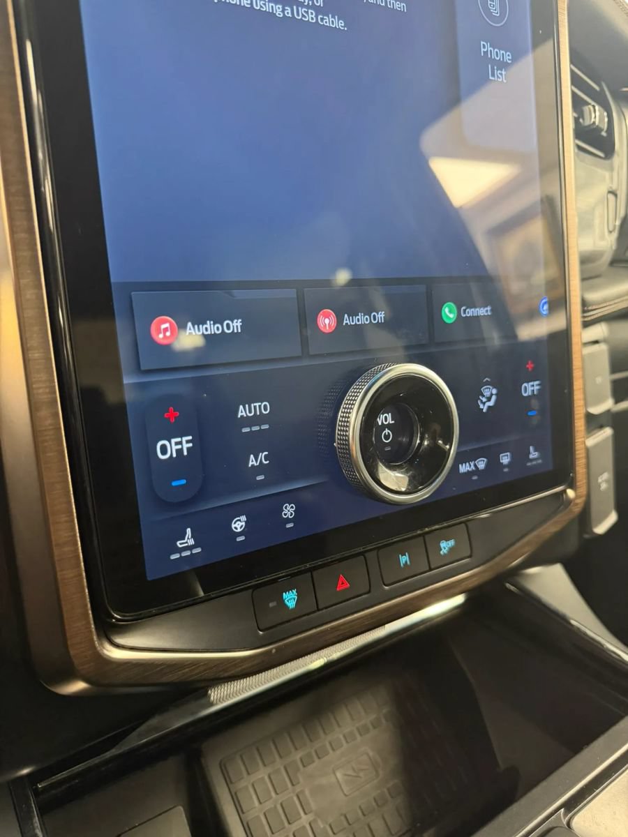 Used 2022 Ford F150 Lightning Lariat AWD/4WD image 17