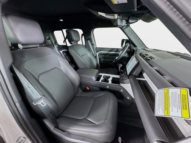 New 2026 Land Rover Defender 130 X-Dynamic SE image 30