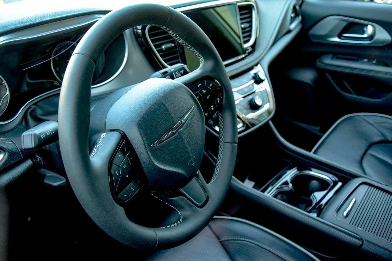 Used 2025 Chrysler Pacifica Limited FWD image 21