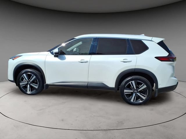 Certified 2025 Nissan Rogue SL w/ Tech Package FWD image 12