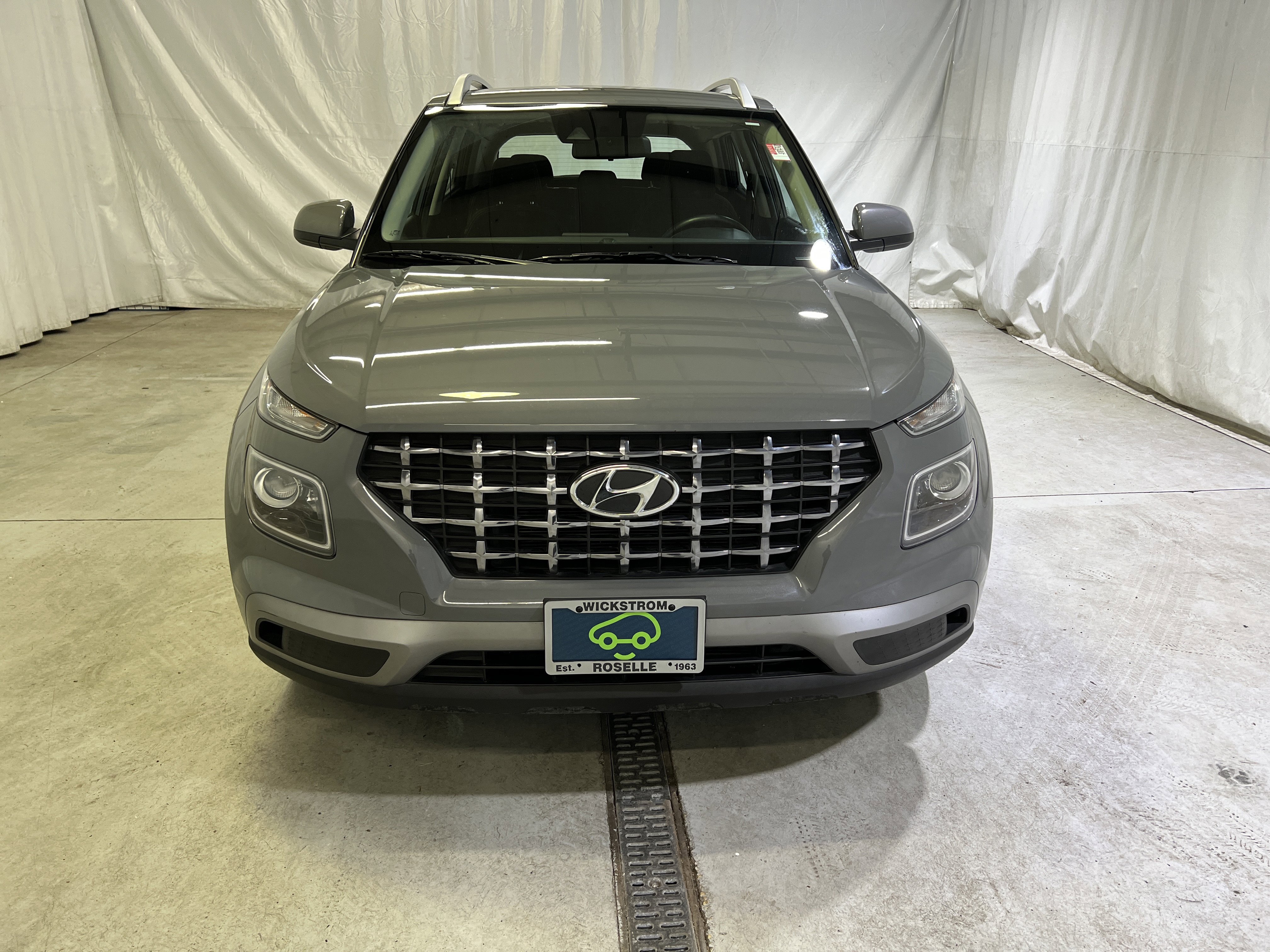 Used 2021 Hyundai Venue SEL w/ Premium Package FWD image 3
