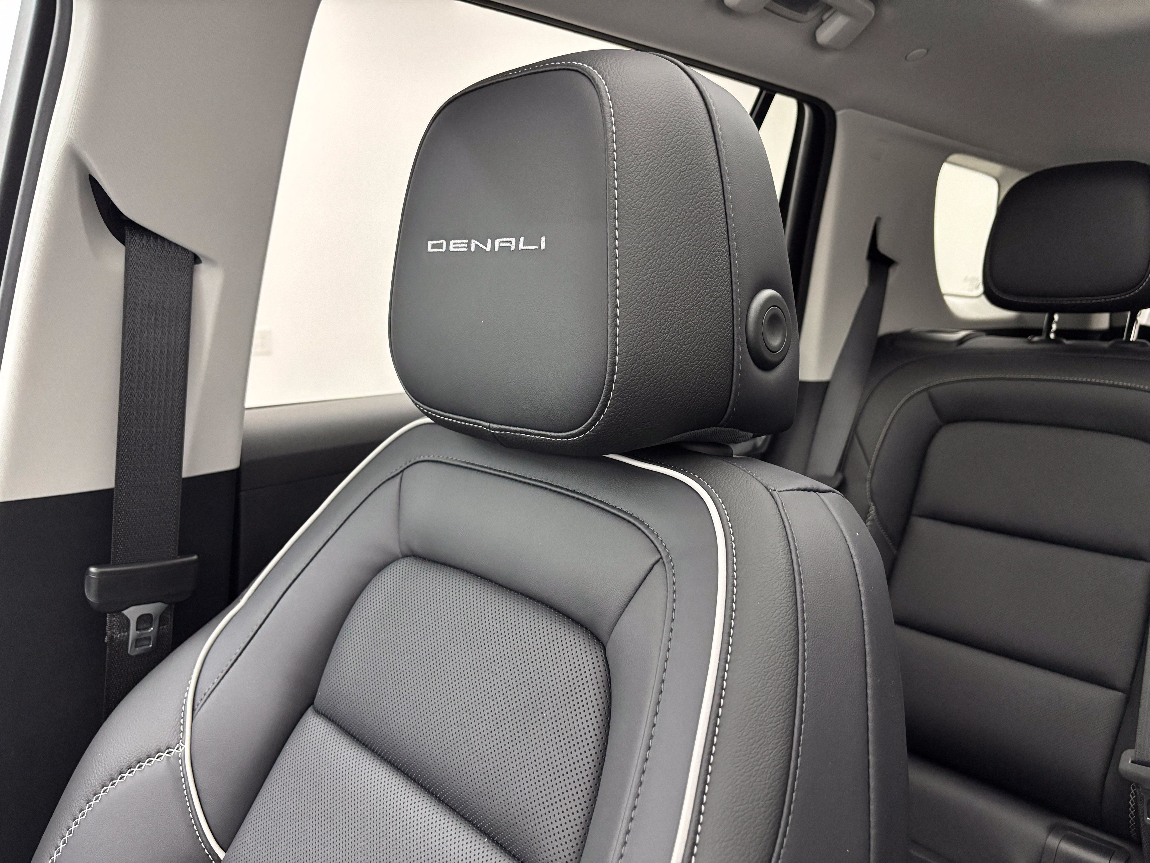 New 2027 GMC Terrain Denali w/ LPO, Floor Liner Package AWD/4WD image 45