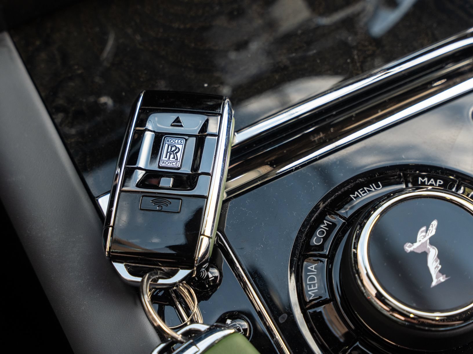 Certified 2024 Rolls-Royce Cullinan w/ Cullinan Package AWD/4WD image 32