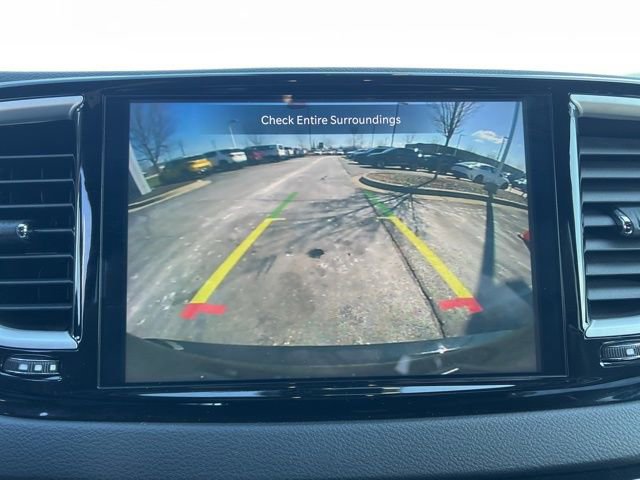 Used 2025 Chrysler Pacifica Select image 20