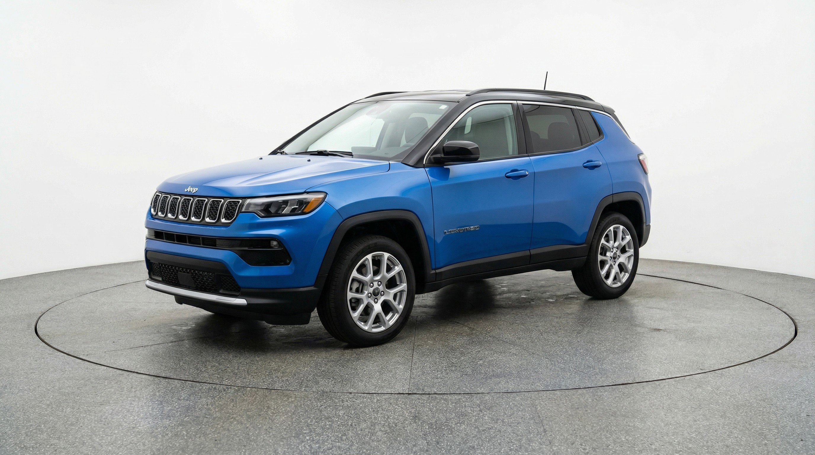 Used 2025 Jeep Compass Limited AWD/4WD image 3