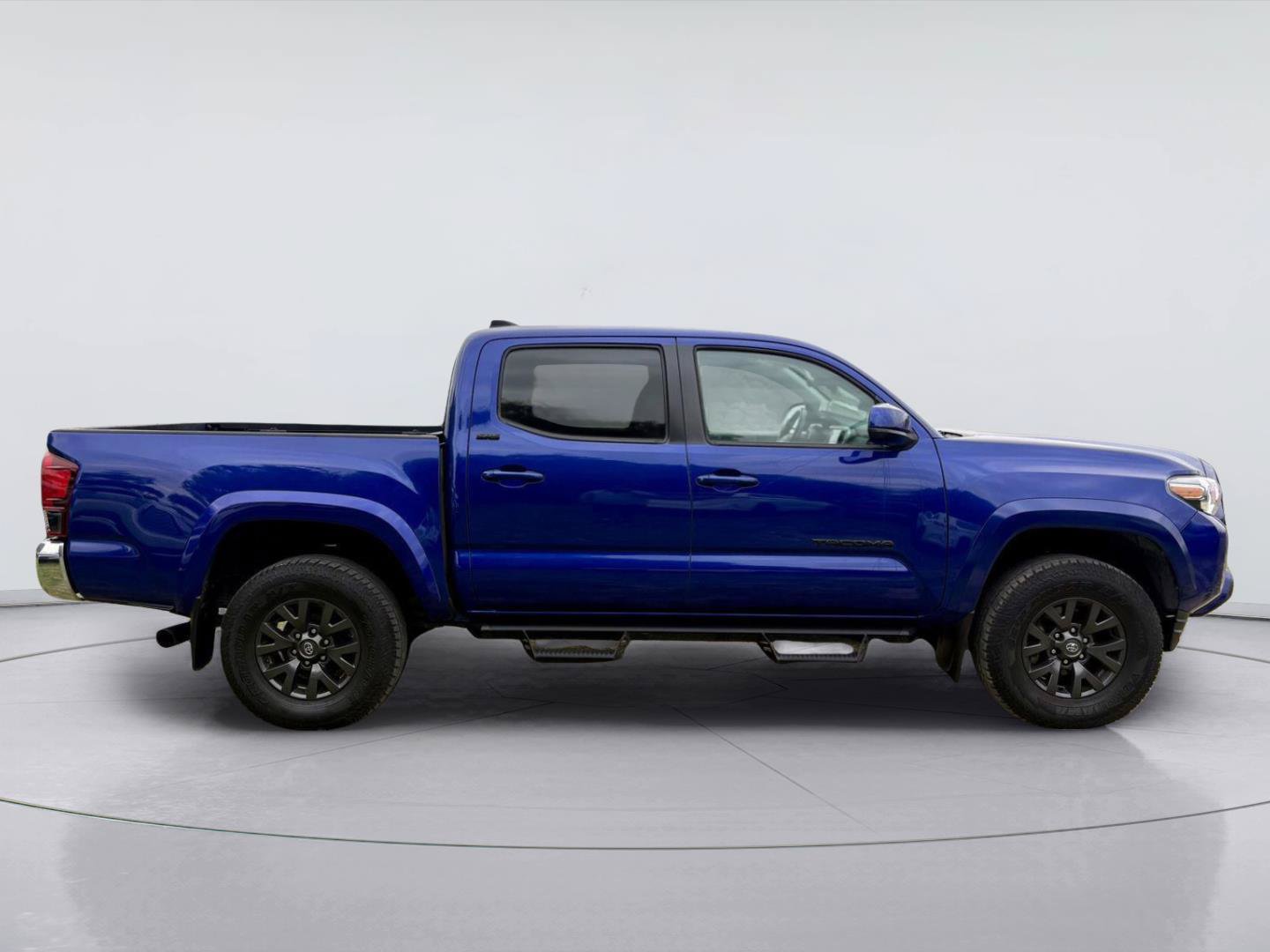 Used 2022 Toyota Tacoma SR5 RWD image 2