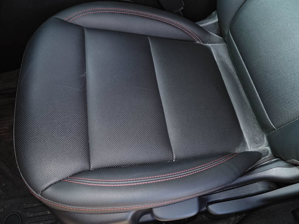 Used 2025 Chevrolet Trax RS w/ Sunroof Package FWD image 24