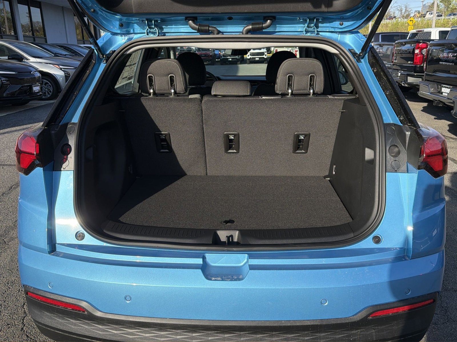 New 2027 Chevrolet Bolt LT w/ Comfort Package FWD image 26