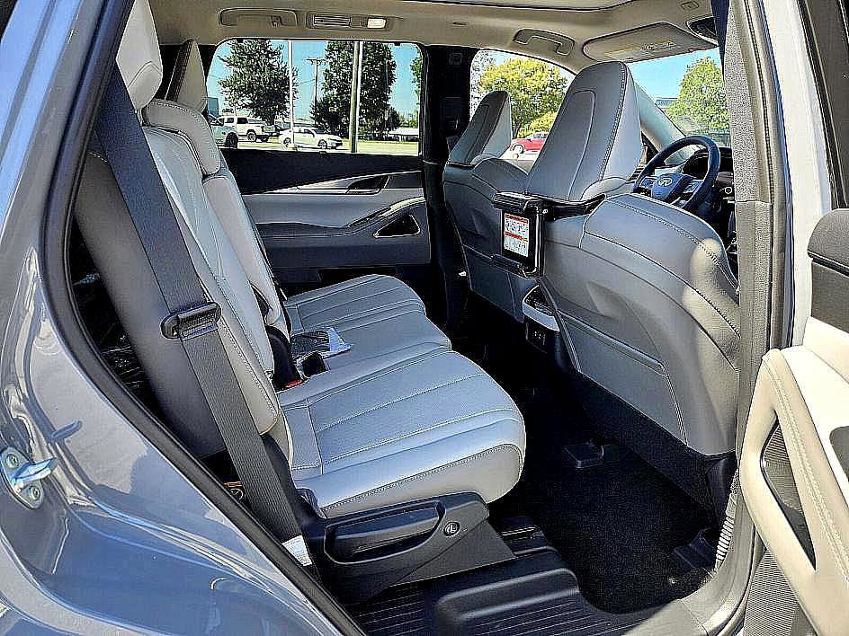 New 2026 INFINITI QX60 Luxe w/ Family Package image 14