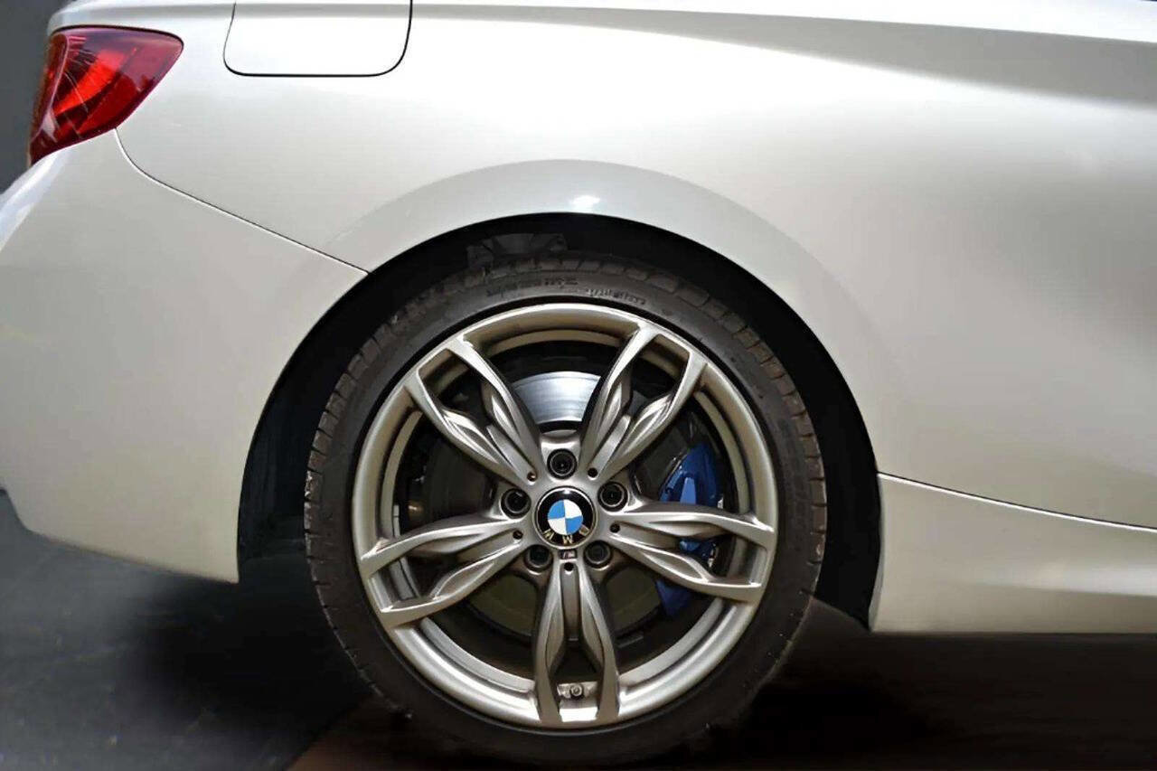 Used 2015 BMW M235i Convertible image 22