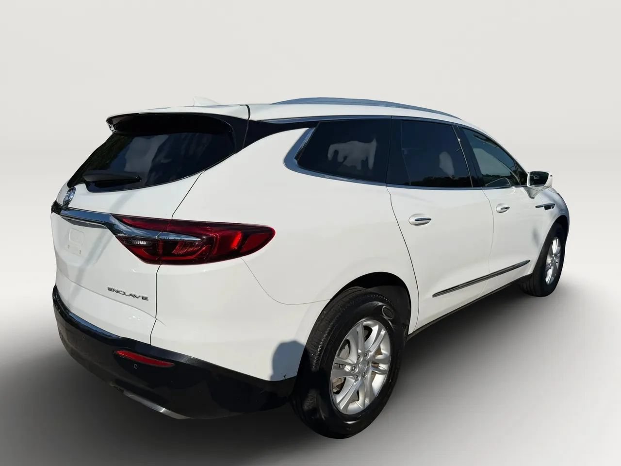 Used 2019 Buick Enclave Essence FWD image 3