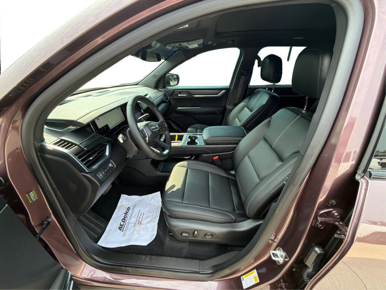 Used 2025 GMC Acadia Elevation w/ Elevation Premium Package AWD/4WD image 9