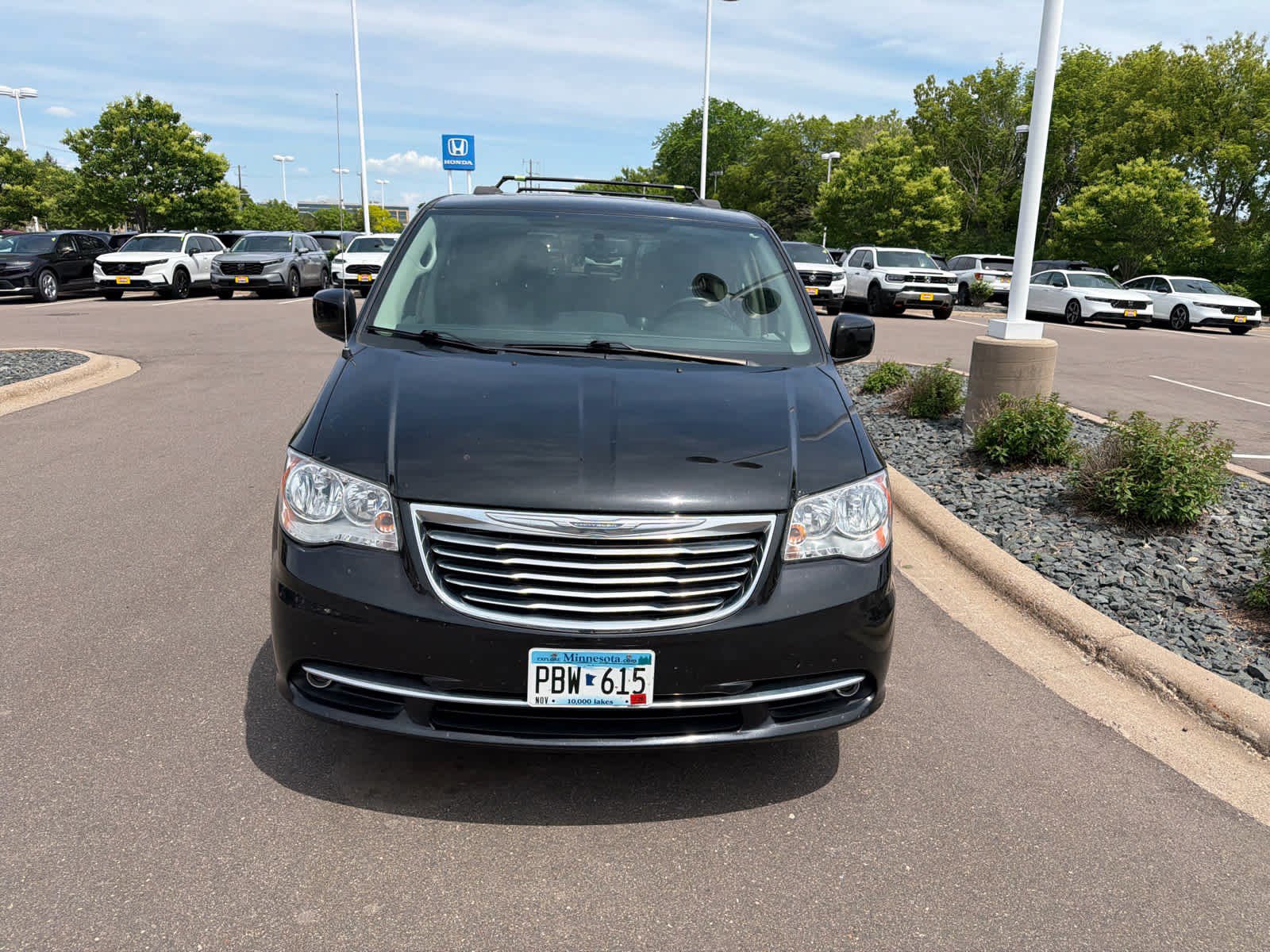 Used 2016 Chrysler Town & Country Touring FWD image 2