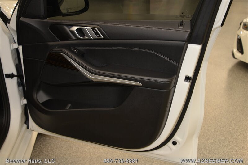 Used 2025 BMW X5 xDrive40i w/ M Sport Package AWD/4WD image 43