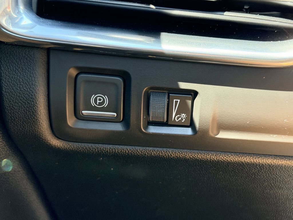 Used 2020 Cadillac XT4 Sport w/ LPO, Midnight Sport Package image 28