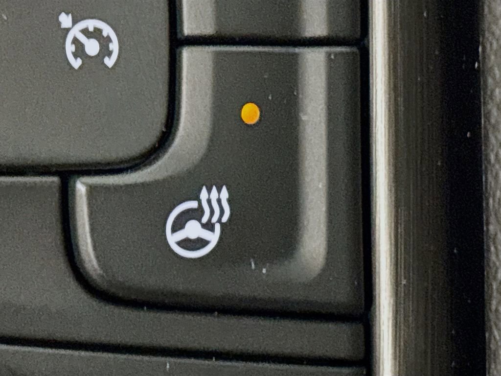 Used 2025 GMC Sierra 2500 AT4X image 41