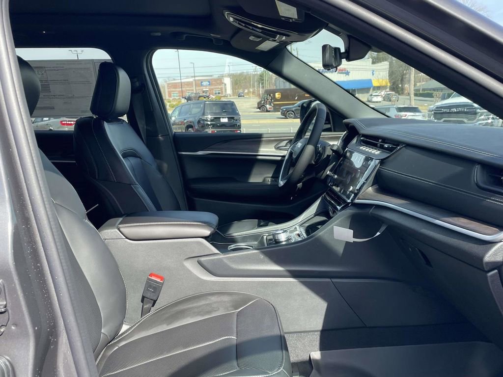 New 2026 Jeep Grand Cherokee Limited w/ Luxury Tech Group II image 15