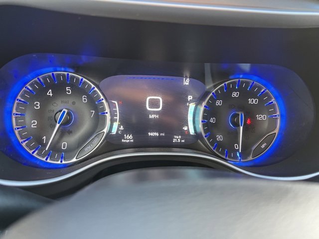 Used 2022 Chrysler Pacifica Touring-L image 43