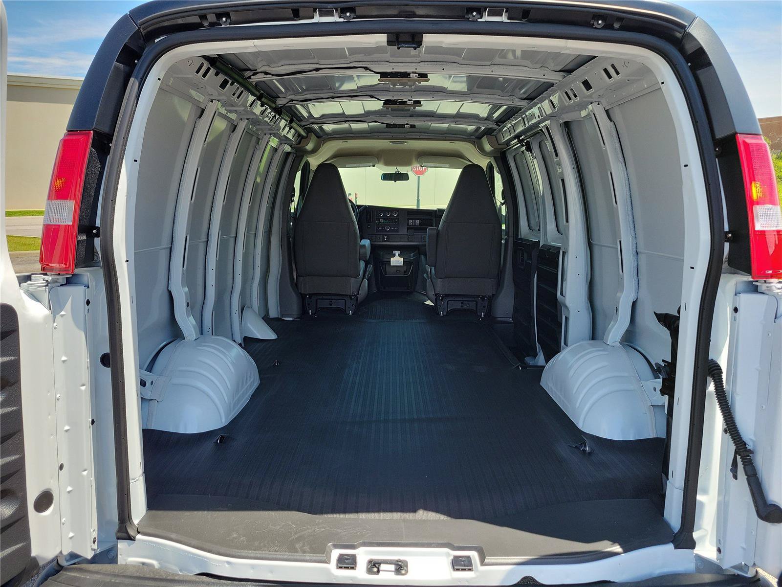 New 2026 GMC Savana 3500 RWD image 7