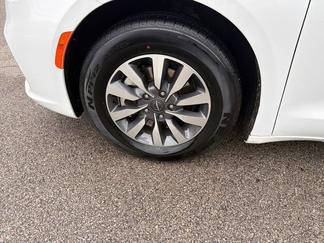 Used 2024 Chrysler Pacifica Limited FWD image 39