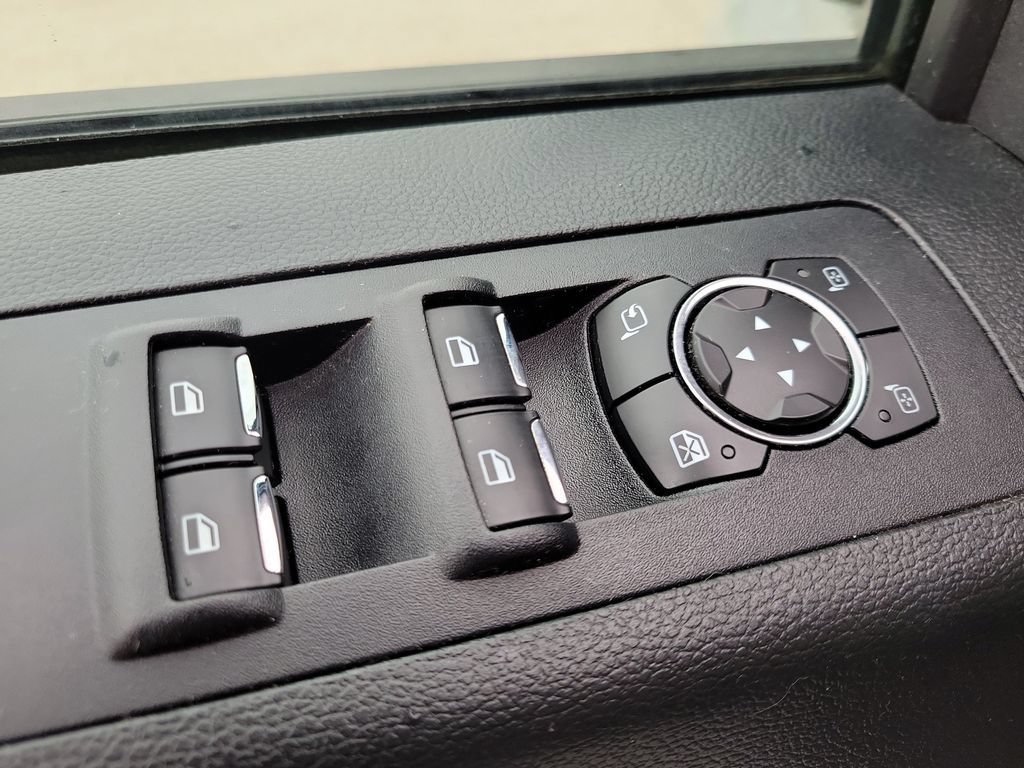Used 2016 Ford F150 Lariat w/ Equipment Group 502A Luxury AWD/4WD image 18