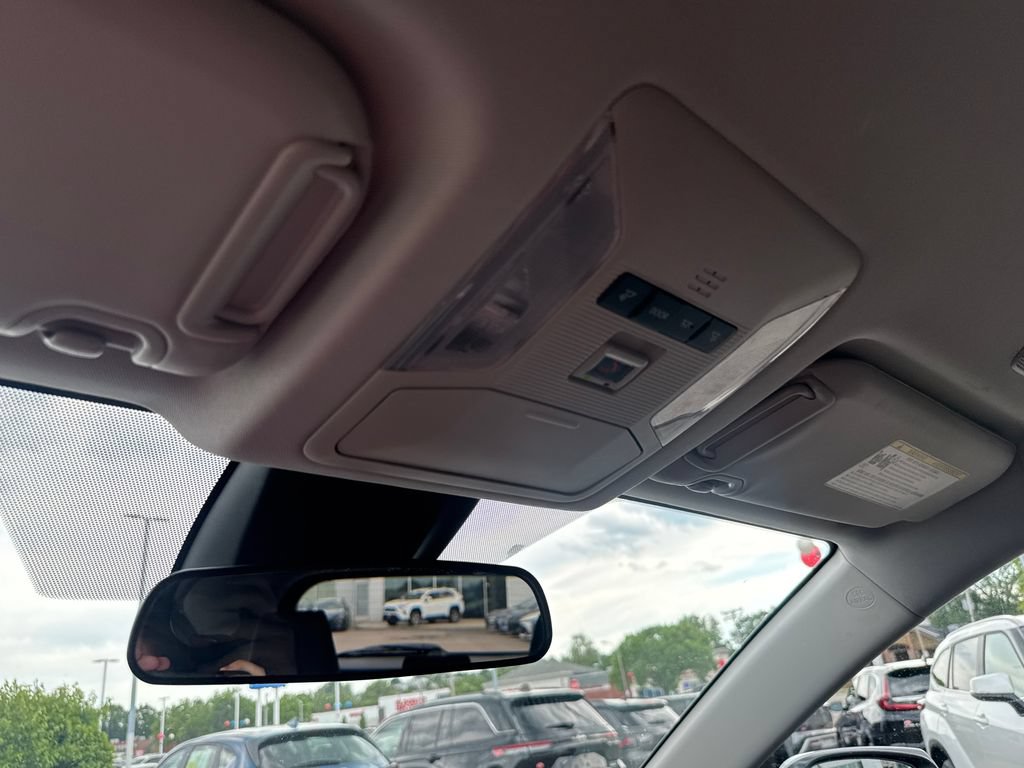 Used 2025 Toyota RAV4 XLE AWD/4WD image 30