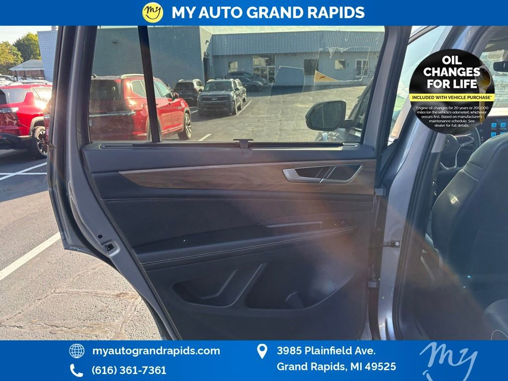 Used 2024 Volkswagen Atlas SE image 11