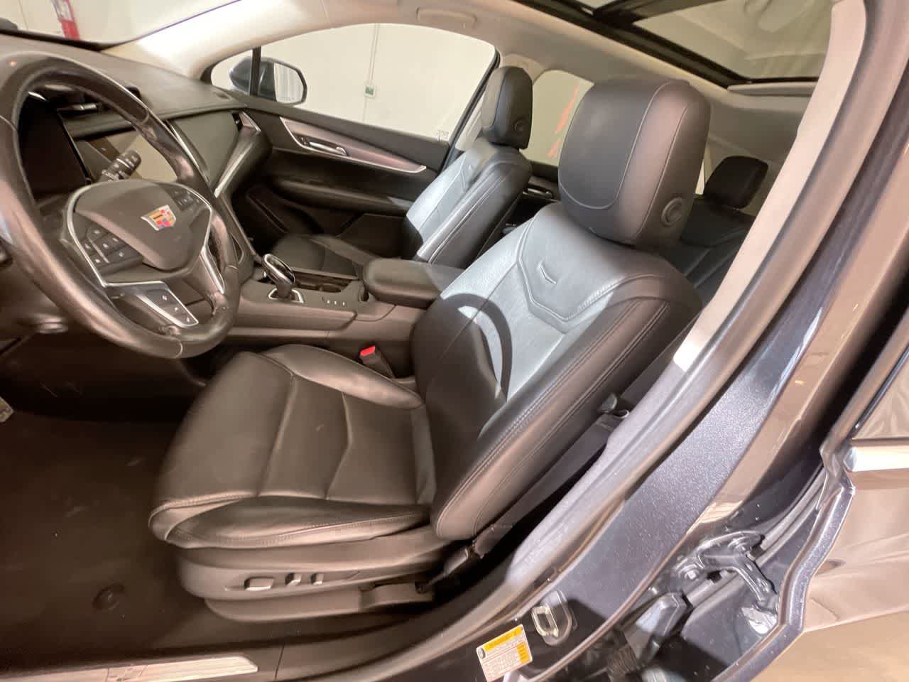 Used 2018 Cadillac XT5 Luxury w/ Driver Awareness Package AWD/4WD image 11