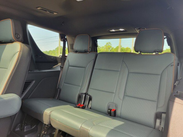 Used 2025 GMC Yukon AT4 w/ AT4 Premium Package AWD/4WD image 29