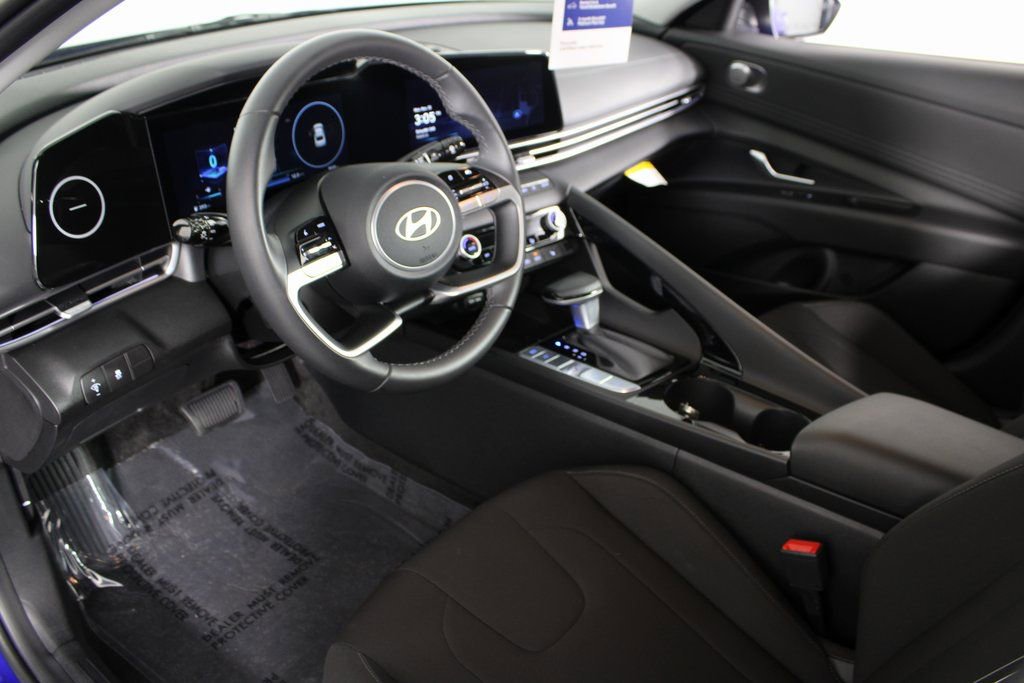 Certified 2025 Hyundai Elantra SEL image 16