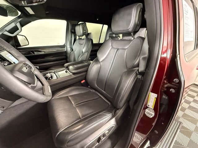Used 2022 Jeep Wagoneer Series III w/ Premium Group I AWD/4WD image 6