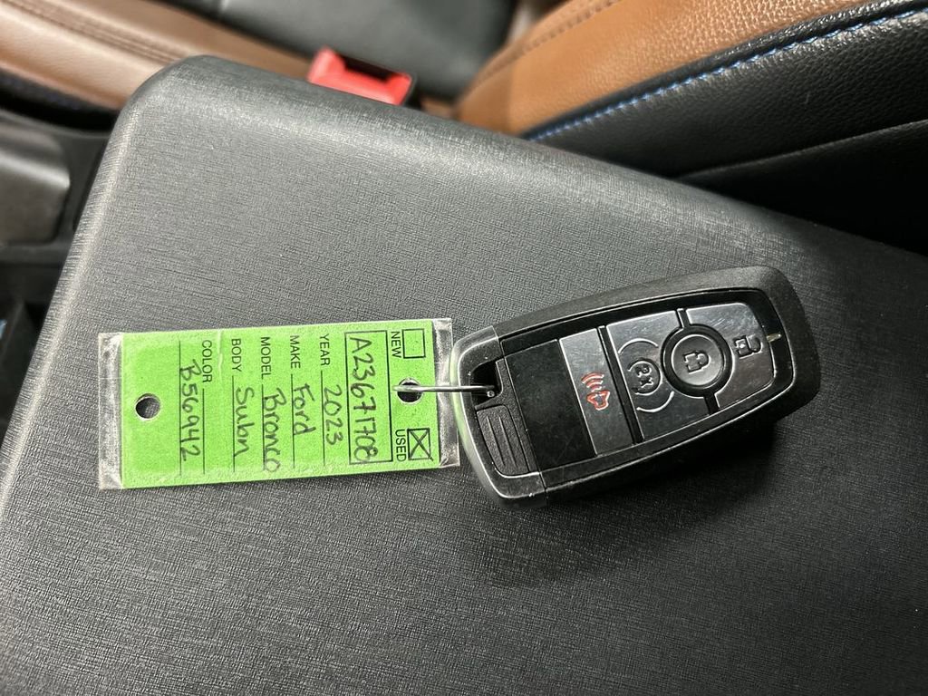 Used 2023 Ford Bronco Outer Banks w/ Sasquatch Package image 12