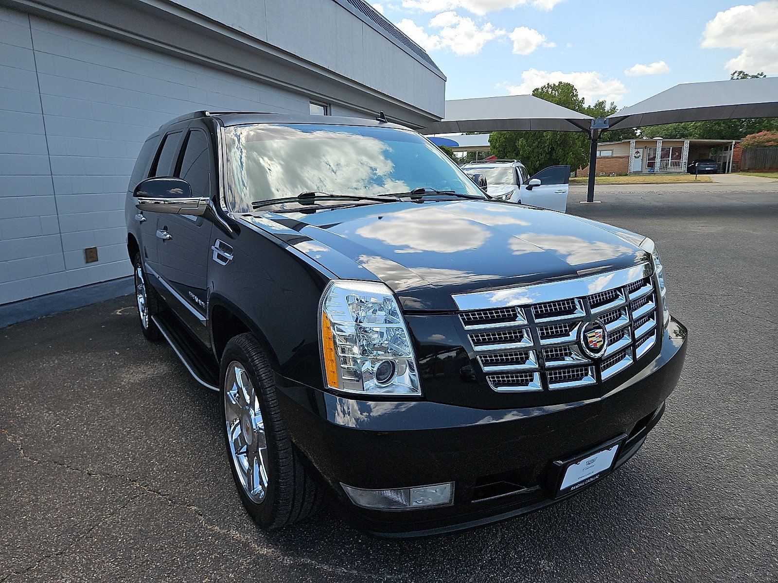 Used 2014 Cadillac Escalade Luxury RWD image 5