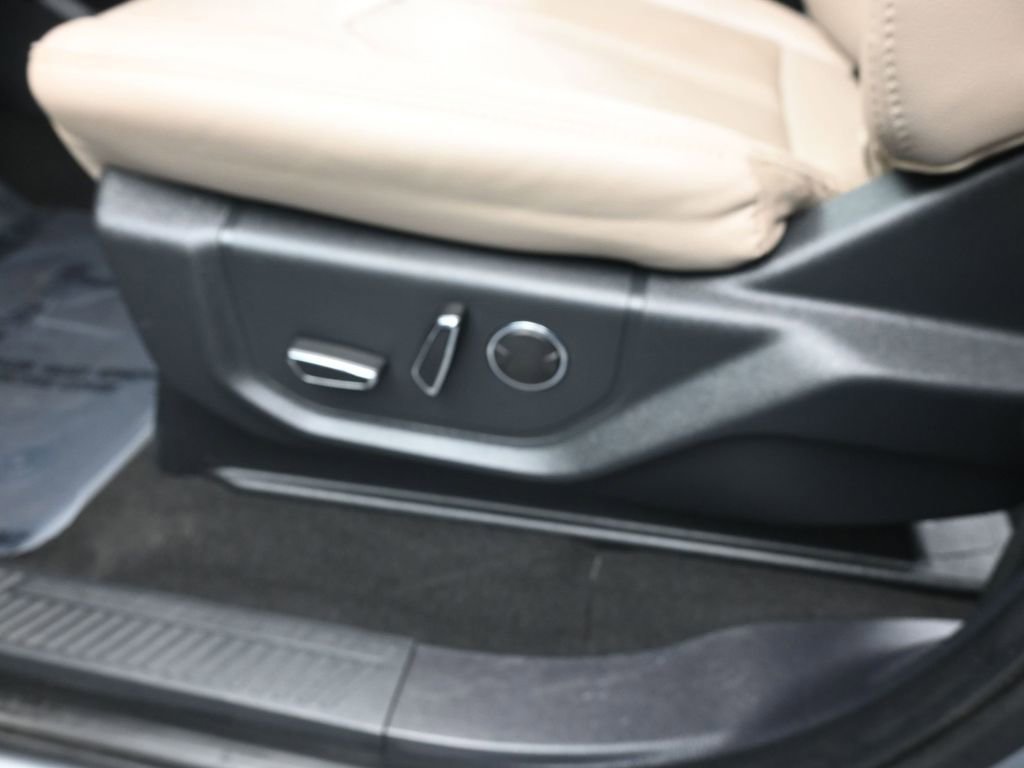 Used 2024 Ford Expedition Max Limited image 19