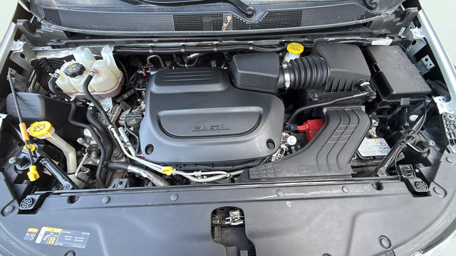 Used 2024 Chrysler Pacifica Touring-L FWD image 31