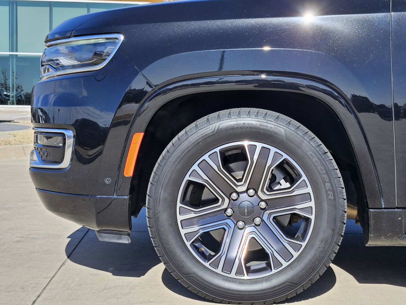 Used 2024 Jeep Wagoneer L Series II w/ Flexible Seating Group image 11