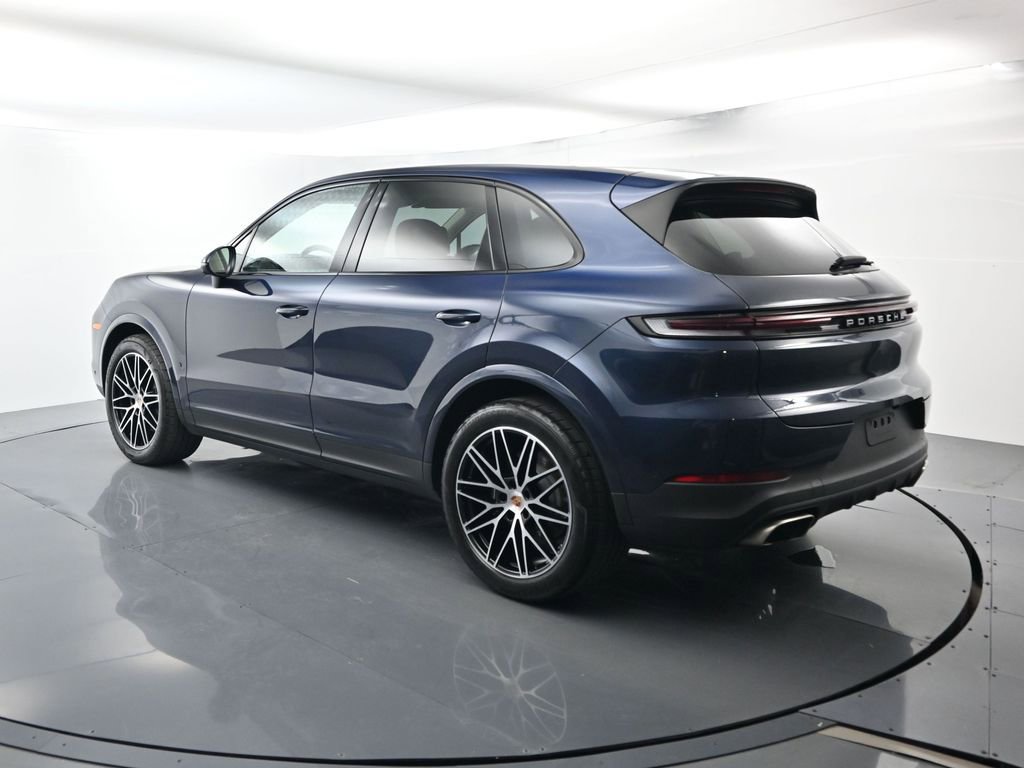 Used 2025 Porsche Cayenne image 3