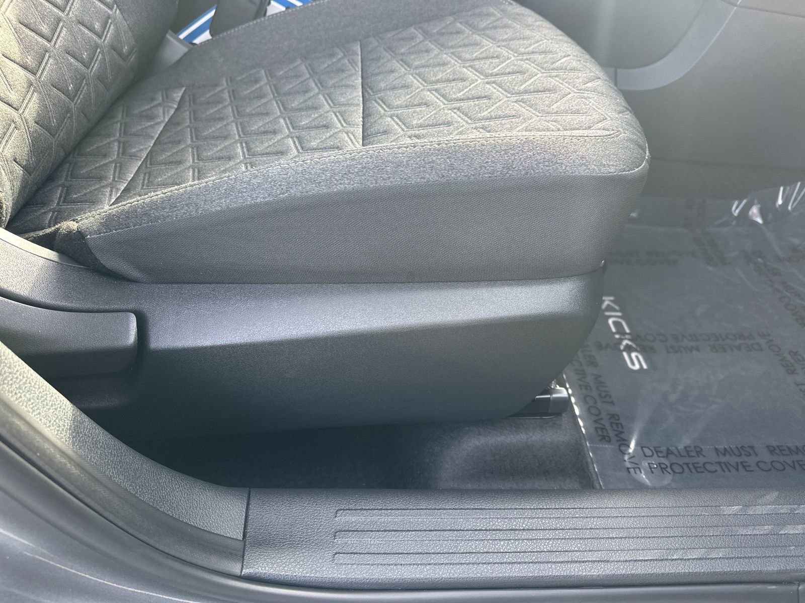 Used 2025 Nissan Kicks SV image 31