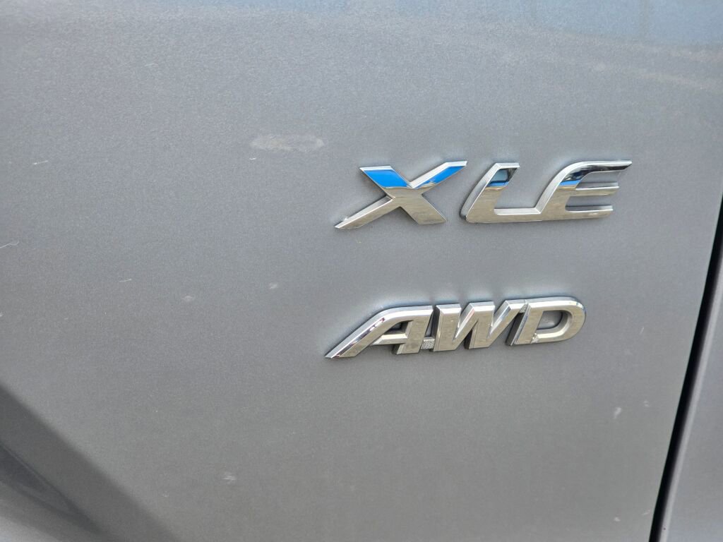 Used 2024 Toyota Corolla Cross XLE w/ Convenience Package AWD/4WD image 15
