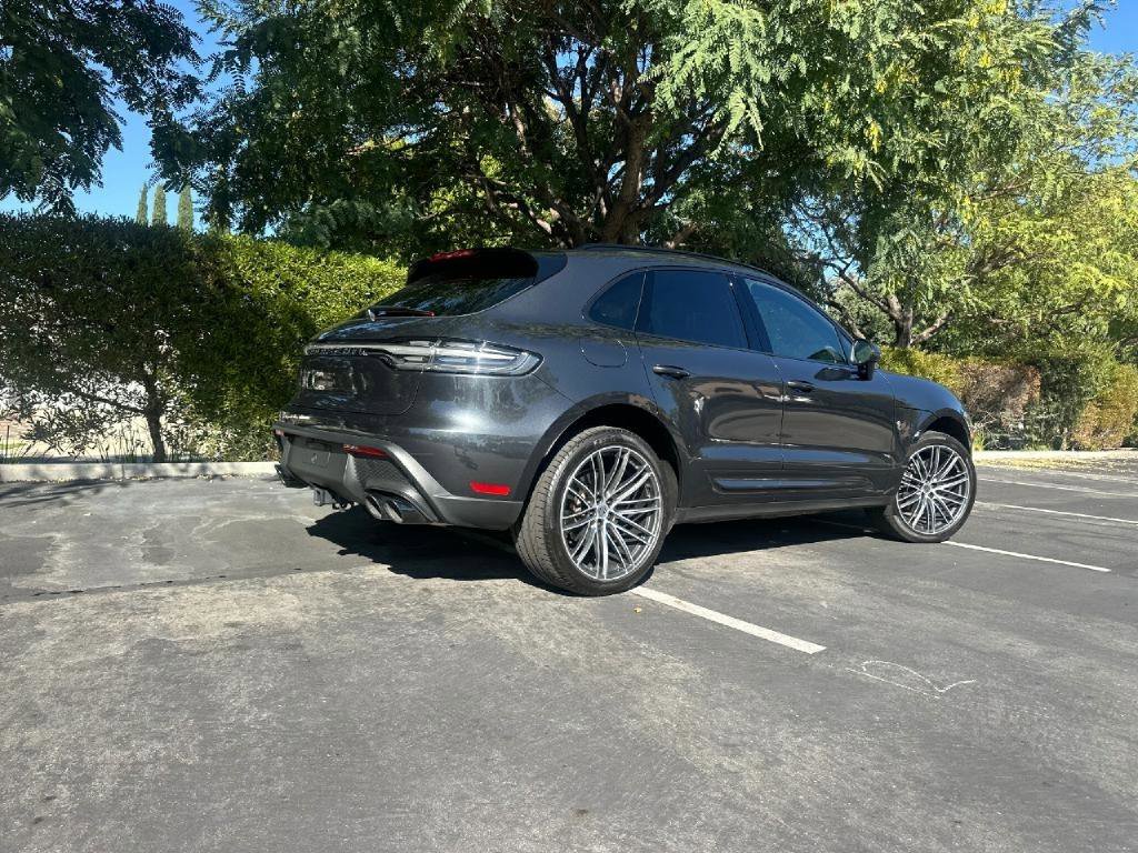 Used 2024 Porsche Macan Base image 3