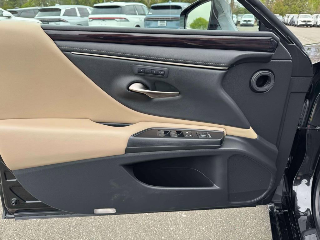 Used 2021 Lexus ES 300h w/ Premium Package FWD image 18