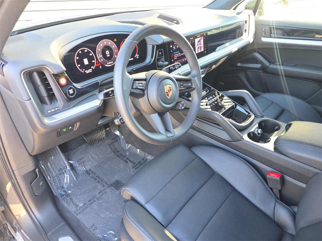 Certified 2025 Porsche Cayenne image 4