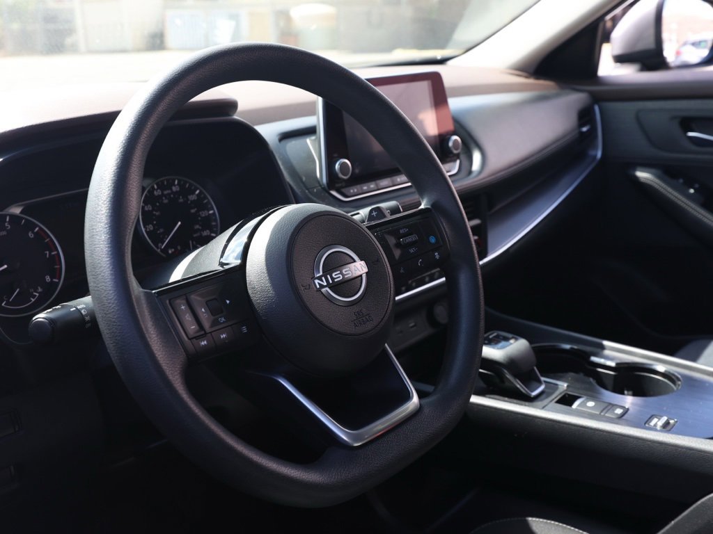 Used 2023 Nissan Rogue SV image 14